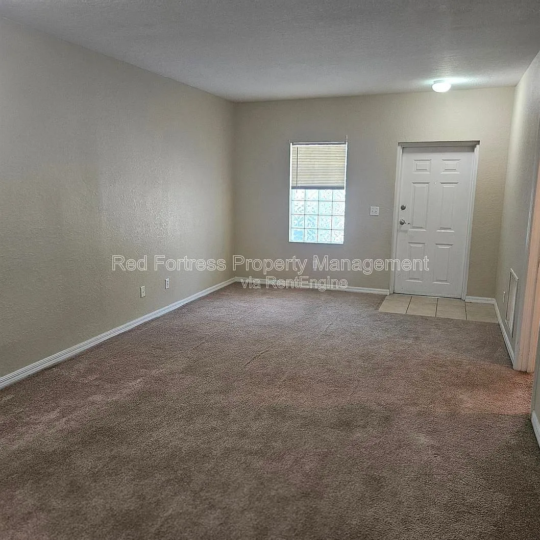 2 bed, 2.0 bath, 932 sqft, $1,025 — Photo 2