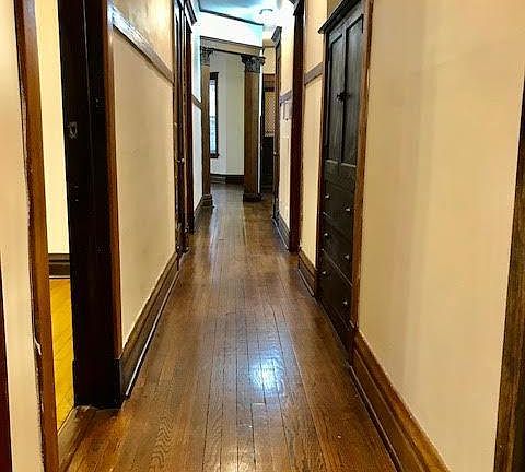 2nd image of 824 W Waveland Ave #2