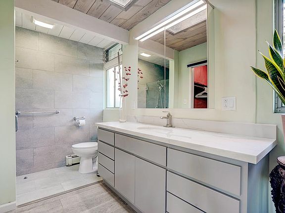 4th image of 1591 Lexington Ave