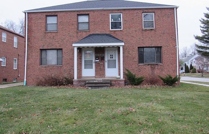 1st image of 400 E 222nd St