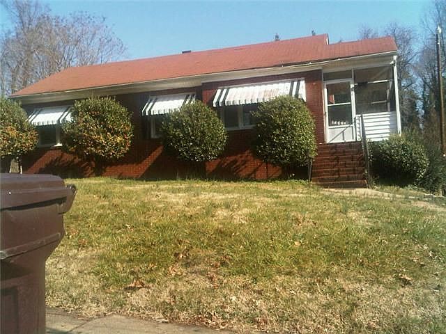 2nd image of 808 Arlington St