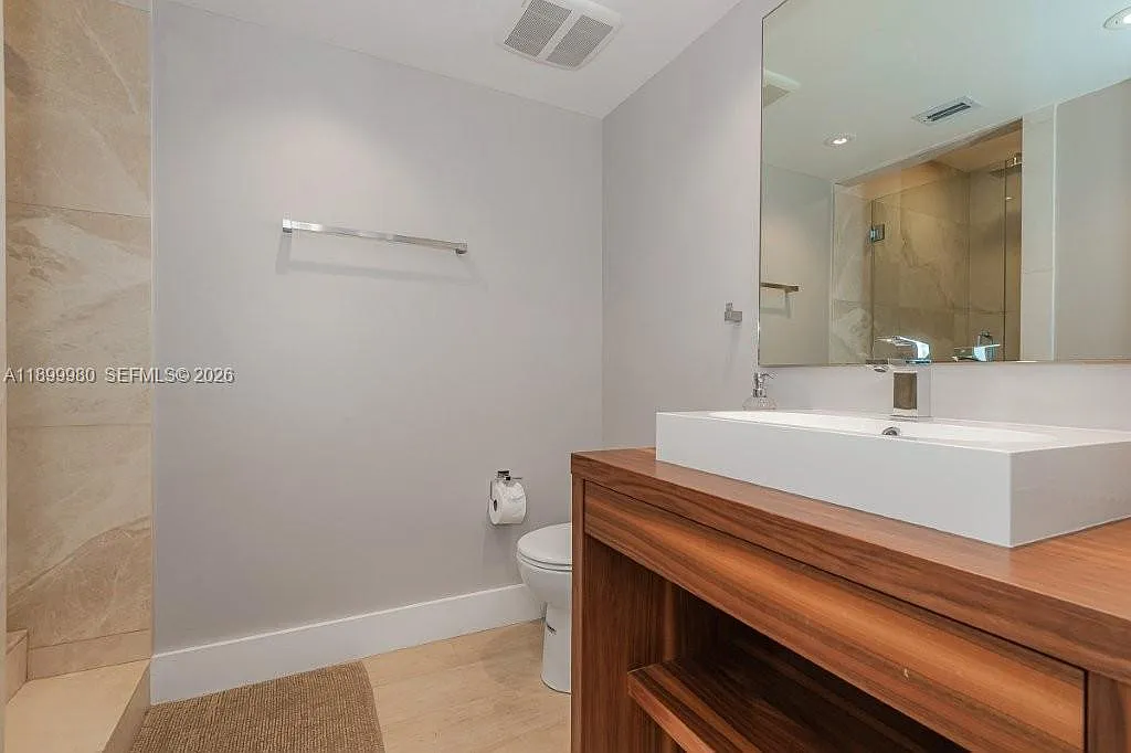 Roney Palace Condo — Photo 2