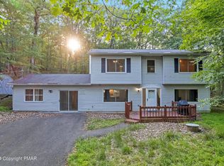 164 Saunders Dr, Bushkill, PA 18324
