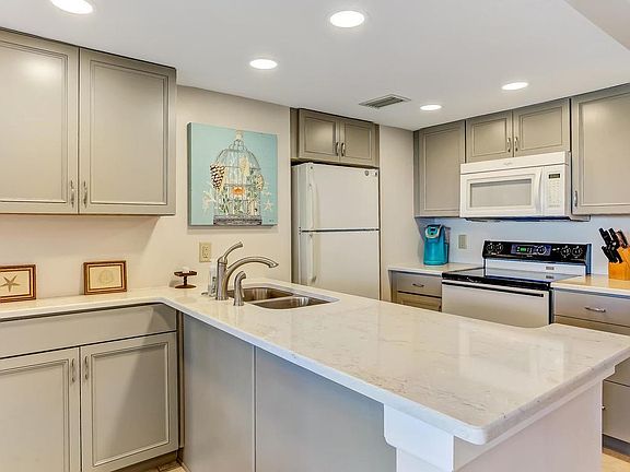 4th image of 3056 S Fletcher Ave APT 307