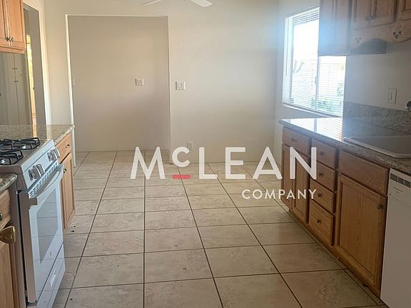 3rd image of 39250 Lillie Cir