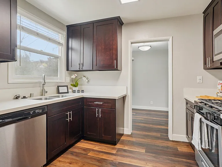 Hollypark Knolls Apartments — Photo 19
