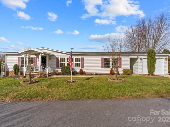 7 N Marjorie Ln, Hendersonville, NC 28792