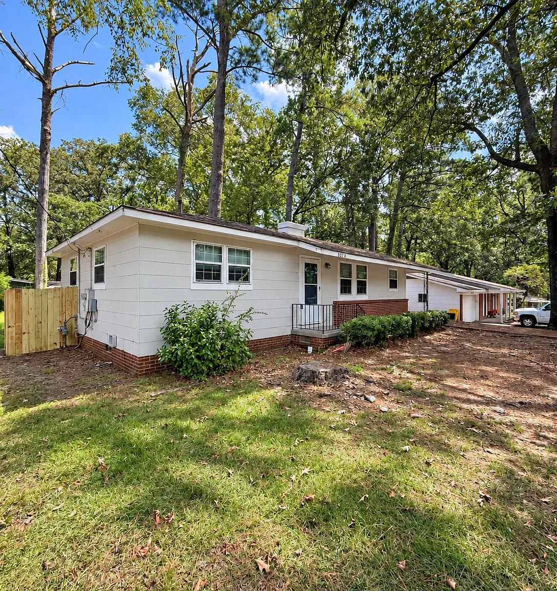 3 bed, 1075 sqft, $1,100 — Photo 2