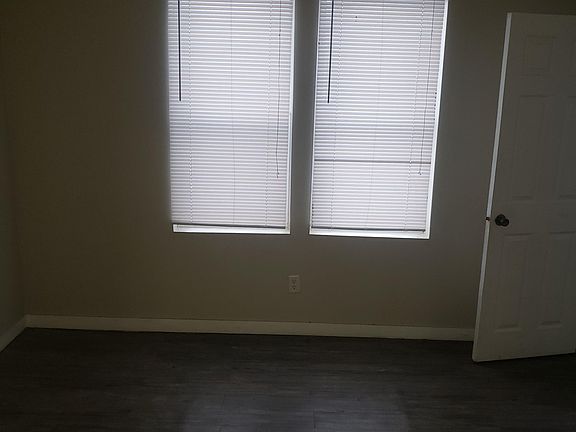 3rd image of 4911 Homerlee Ave Unit 2F