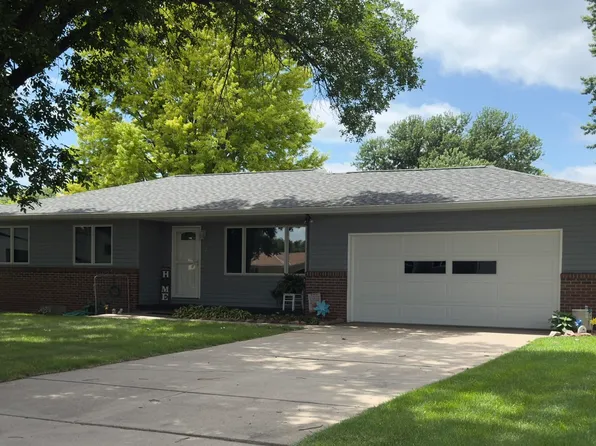 727 Valley Chase Ave, Hastings, NE 68901