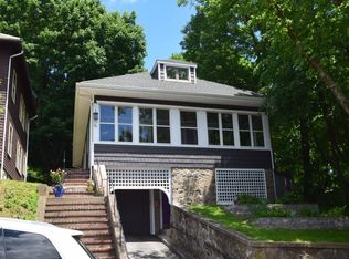 29 Redlands Rd, West Roxbury, MA 02132
