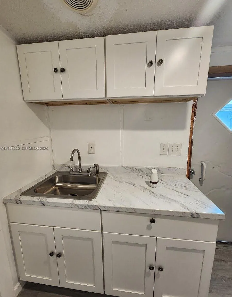 11908 Cove Pl — Photo 3