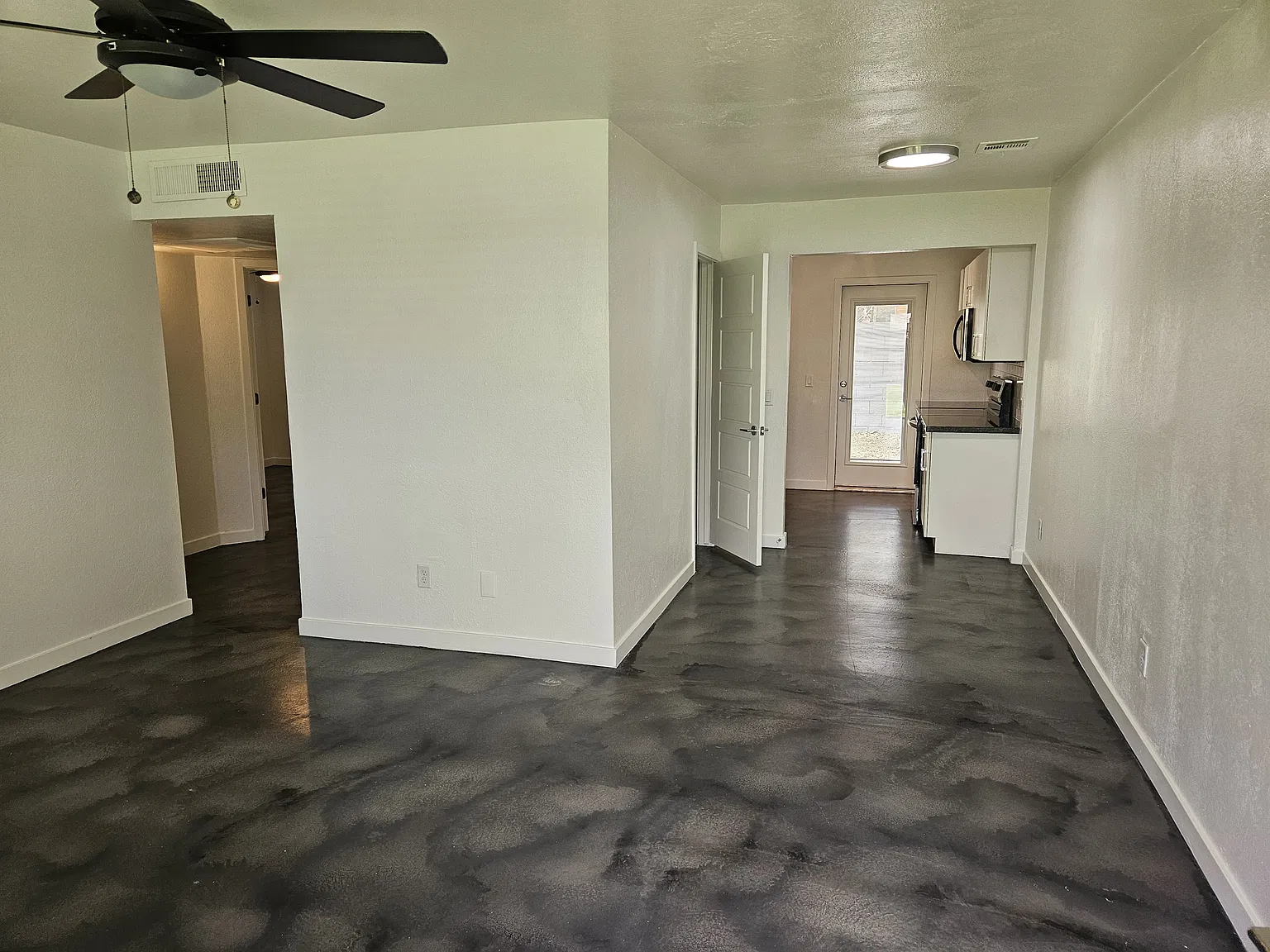 2 bed, 875 sqft, $1,625 — Photo 3