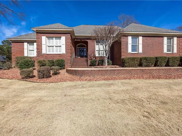 93 Greystone Ct, Smiths Station, AL 36877