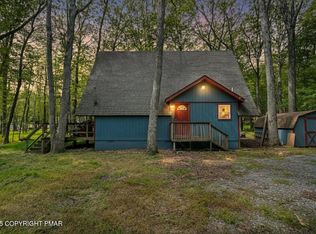 2139 Lake Dr, Henryville, PA 18332