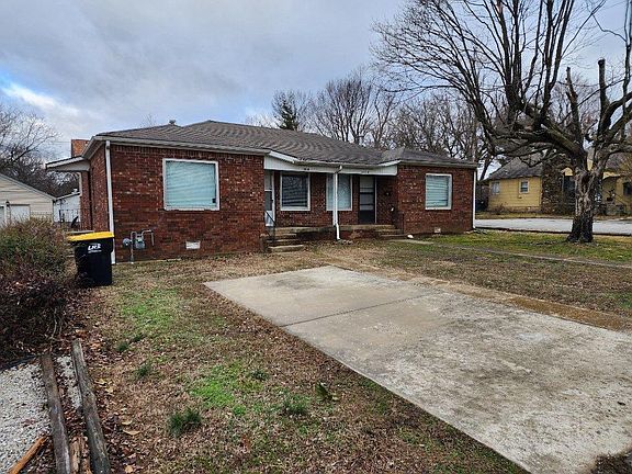 2nd image of 812 W Smythe Ave