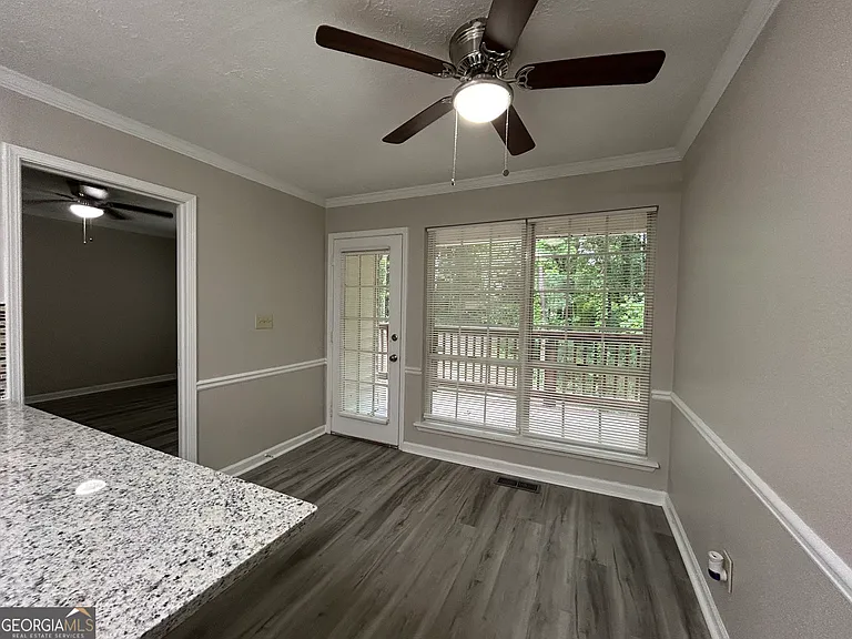 1002 Kathleen Ct — Photo 8