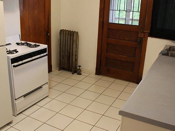 5th image of 6144 N Lakewood Ave #3