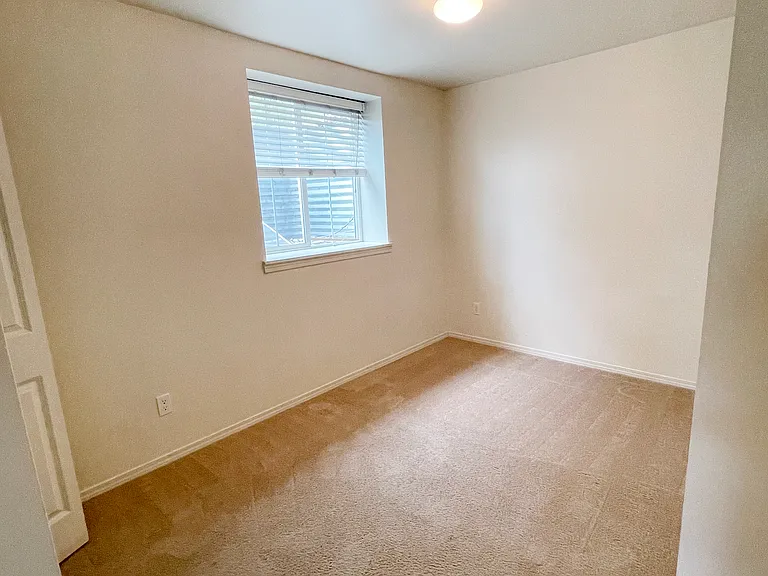 422 NE Maiden Ln #8 — Photo 12
