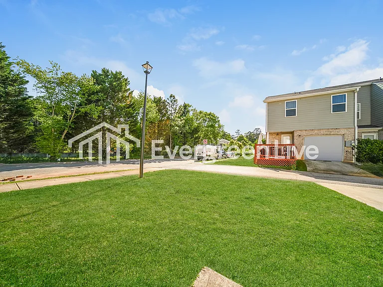 1705 Formosa Ln — Photo 15