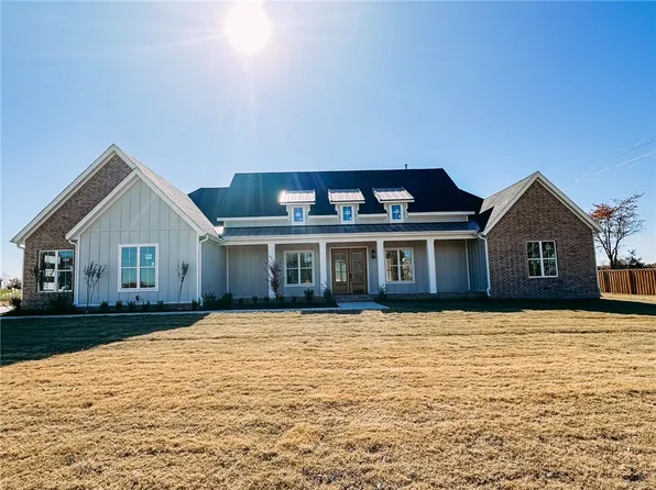 3161 Bloomfield St, Bentonville, AR 72713