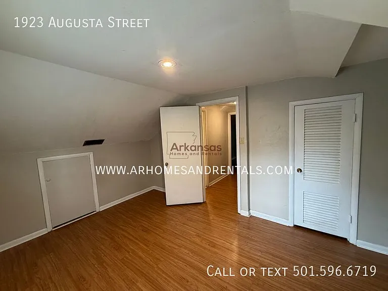 1923 Augusta St — Photo 8