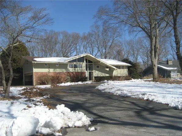 10 Royal Oaks Drive, Norwich, CT 06360