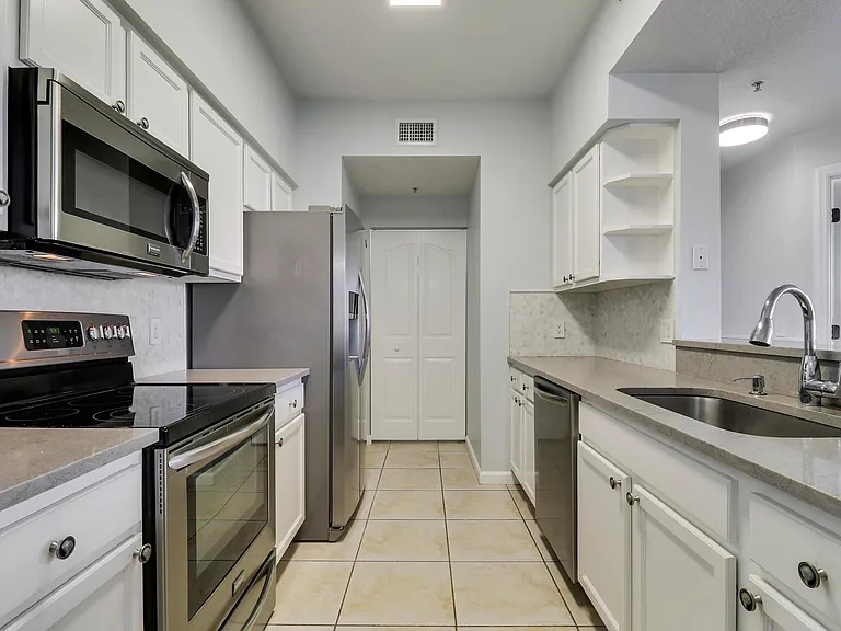 9212 Myrtlewood Cir W — Photo 25