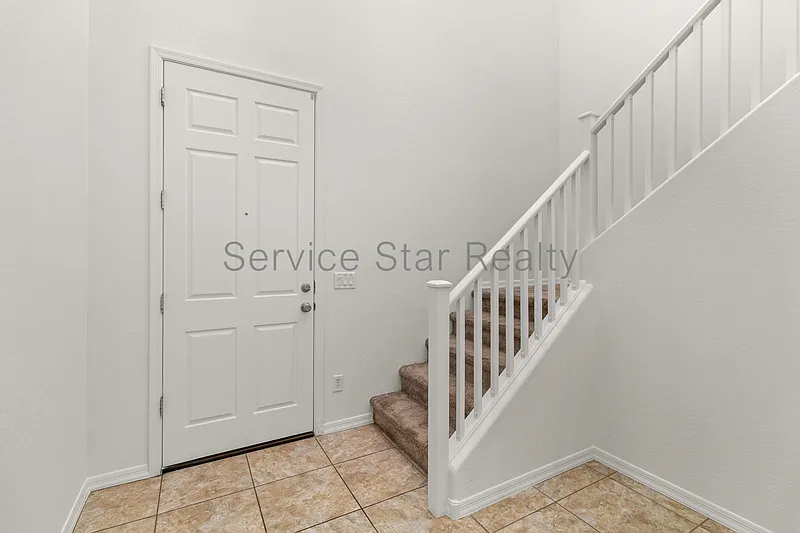 4 bed, 3.0 bath, 2441 sqft, $2,799 — Photo 4