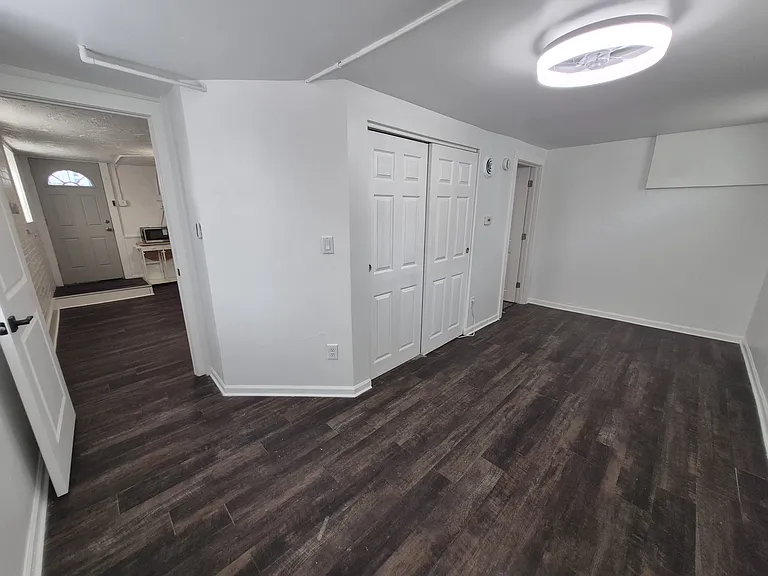 604 E Locust St — Photo 3