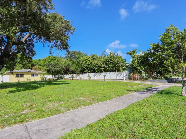 147 Foresteria Drive, Lake Park, FL 33403