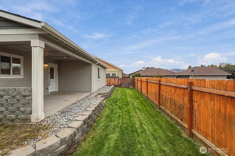 5th image of 405 Ridgewood Drive