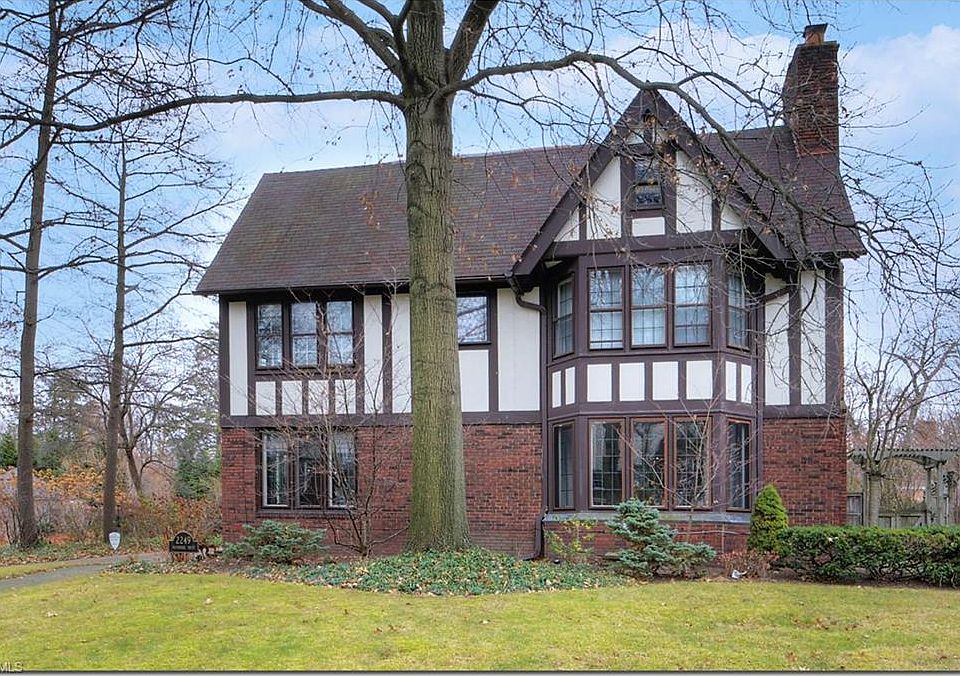 1st image of 2249 Woodmere Dr