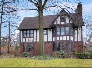 2249 Woodmere Dr, Cleveland Heights, OH