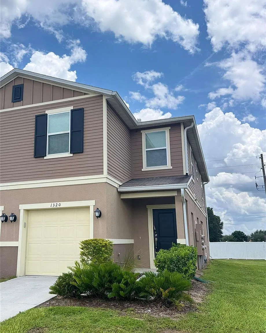 3 bed, 2.5 bath, 1479 sqft, $2,150 — Photo 1