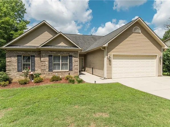 3419 Corvair Dr, High Point, NC 27265