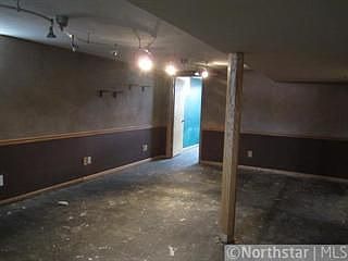 5th image of 222 Douglas St W