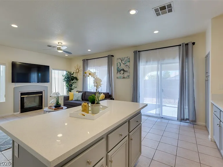 7886 Blue Brook Dr — Photo 5