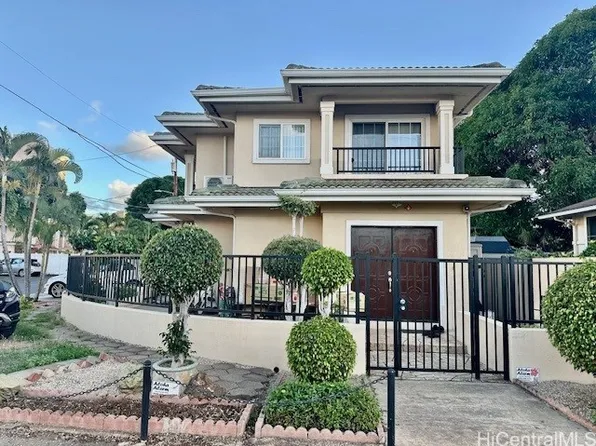 2705 Kaaha St, Honolulu, HI 96826
