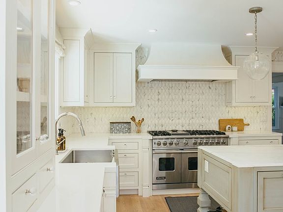 2nd image of 2060 Longden Cir