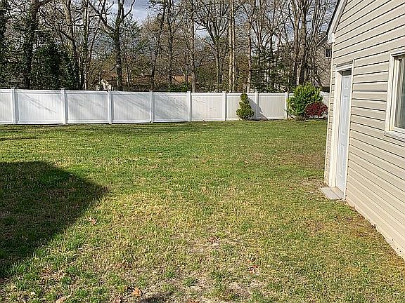 4th image of 827 Woodland Dr