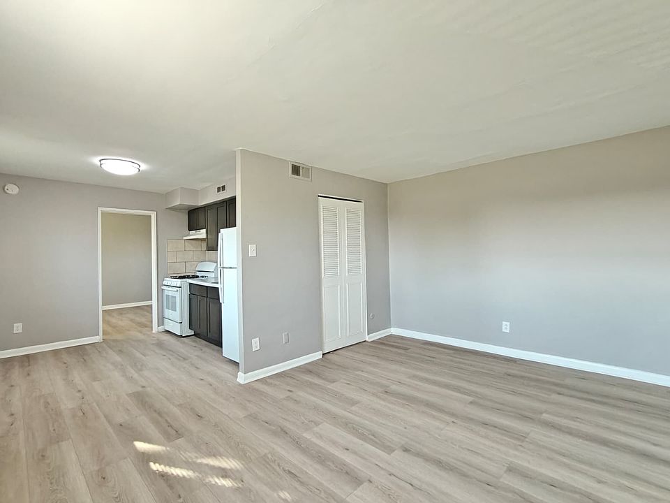 1st image of 7108 Oxford Ave #51