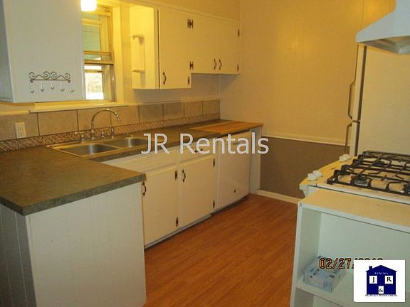 5th image of 908 Little St