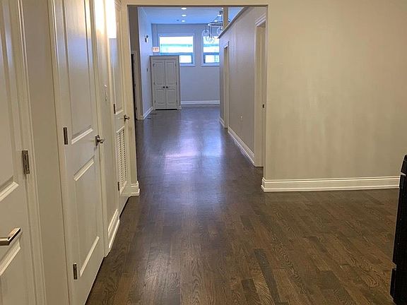 4th image of 1151 W Grand Ave Suite 1