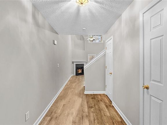 4th image of 1907 Manhattan Pkwy