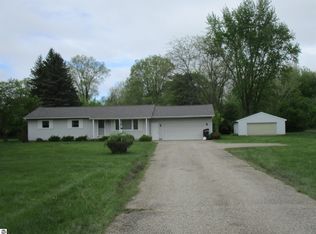 8481 N Luce Rd, Alma, MI 48801
