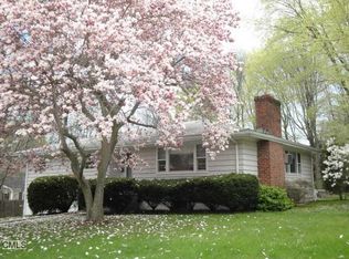 16 Bonita Ave, Trumbull, CT 06611