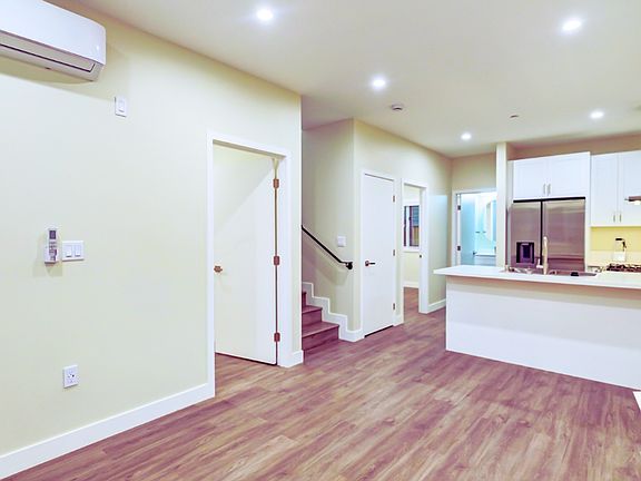 3rd image of 2327 Portland St #5B-4Ba-1200Sqft