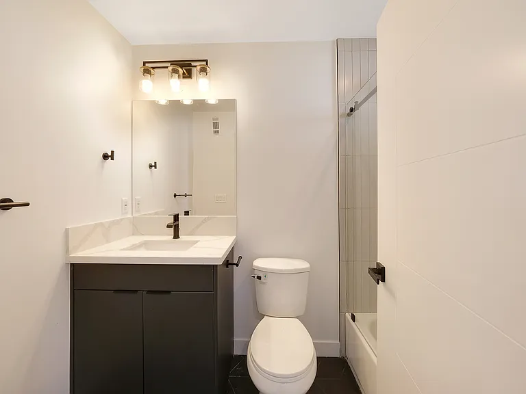 1858 S Redondo Blvd #5/6 — Photo 22