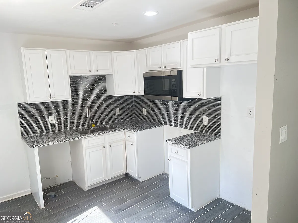 Building Photo - 1255 Pine Ave #2
